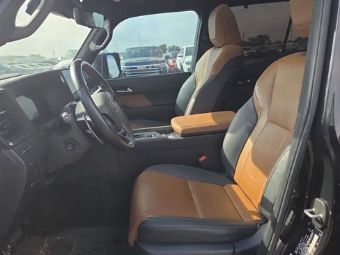 Used 2024 Lexus GX 550 w/ Cold Area Package image 4