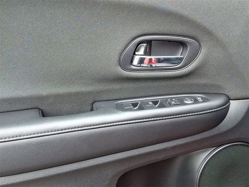 Certified 2022 Honda HR-V Sport image 10