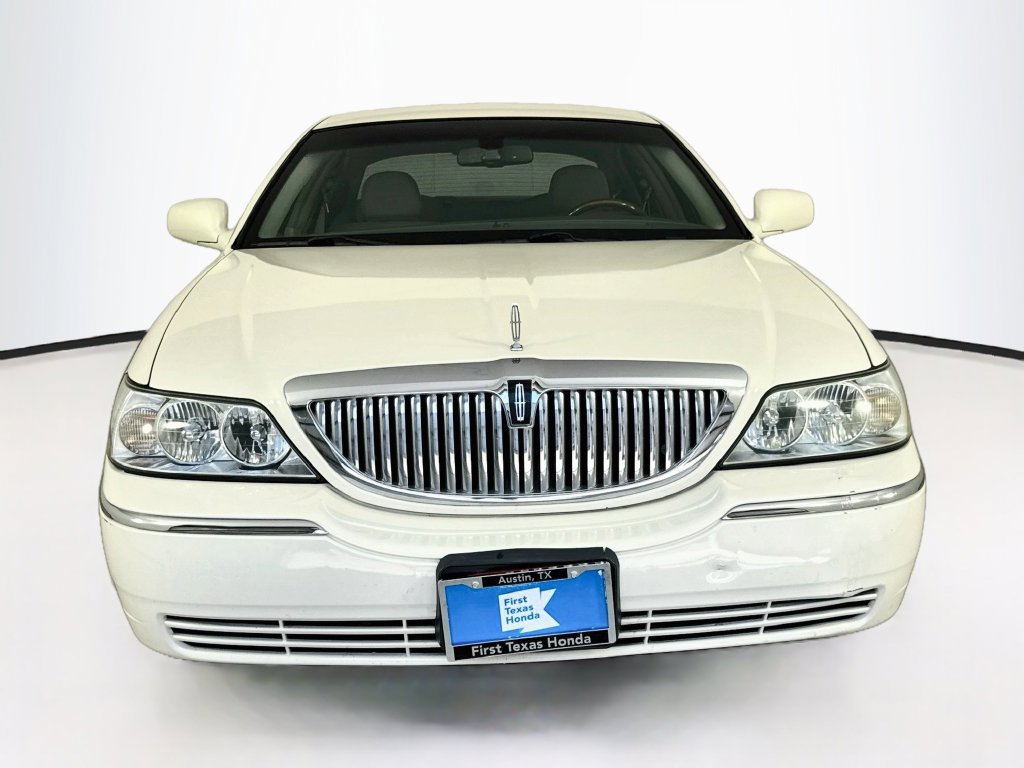 Used 2007 Lincoln Town Car Signature Limited RWD image 2