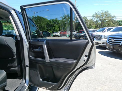 Used 2016 Toyota 4Runner SR5 AWD/4WD image 26