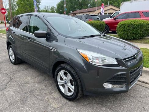 Used 2016 Ford Escape SE FWD image 2