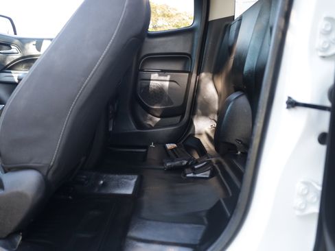 Used 2020 Chevrolet Colorado LT w/ Safety Package RWD image 7