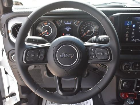 Used 2025 Jeep Wrangler Unlimited Sport AWD/4WD image 19