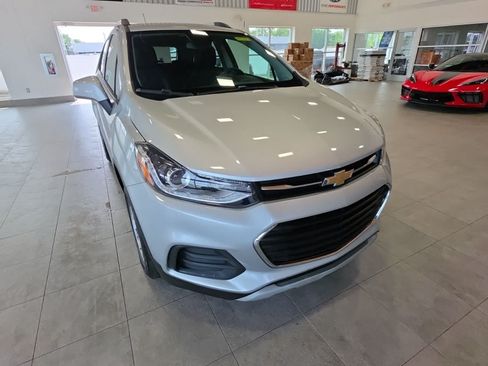 Used 2022 Chevrolet Trax LT w/ LT Convenience Package AWD/4WD image 4