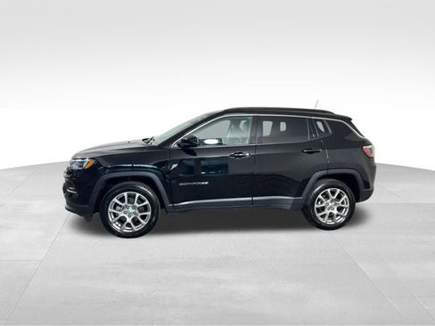 Used 2022 Jeep Compass Latitude AWD/4WD image 3
