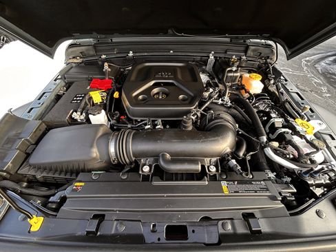 Certified 2025 Jeep Wrangler Sport AWD/4WD image 21