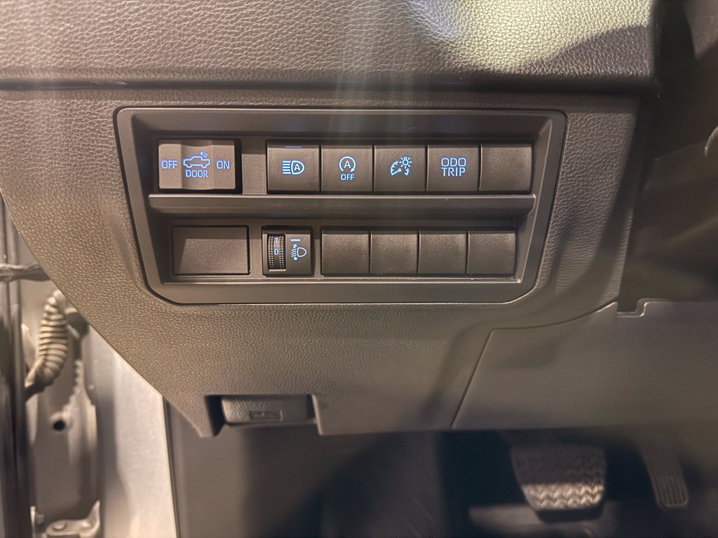 Used 2022 Toyota Tundra SR5 AWD/4WD image 15