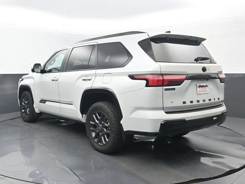 Used 2025 Toyota Sequoia Platinum AWD/4WD image 3