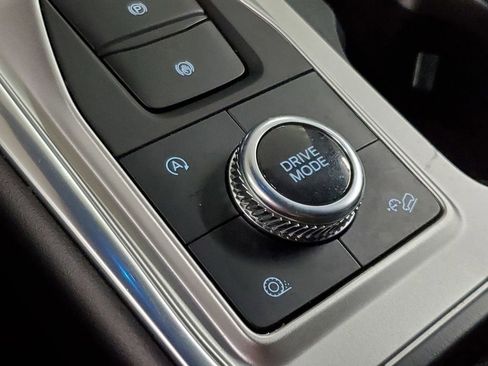 Used 2020 Ford Explorer XLT w/ Equipment Group 202A image 18