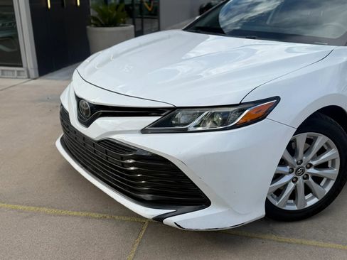 Used 2019 Toyota Camry LE image 2