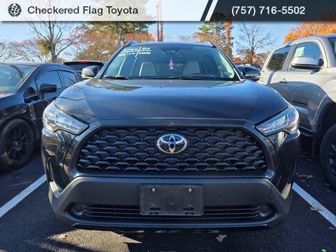 Used 2023 Toyota Corolla Cross LE image 2