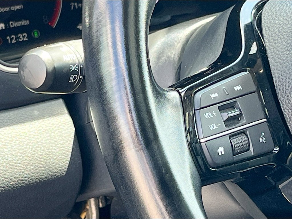 Used 2025 Honda Pilot Touring image 10