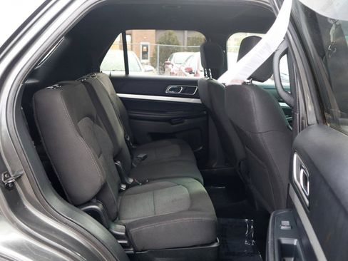 Used 2017 Ford Explorer XLT AWD/4WD image 12