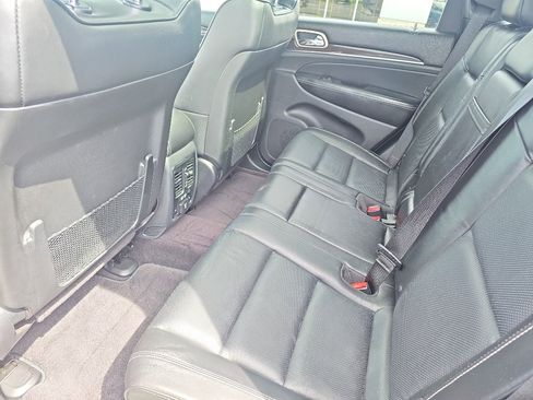 Used 2017 Jeep Grand Cherokee Overland image 19