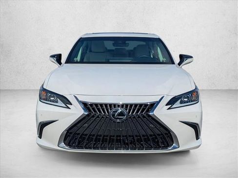 Used 2025 Lexus ES 300h w/ Premium Package image 2