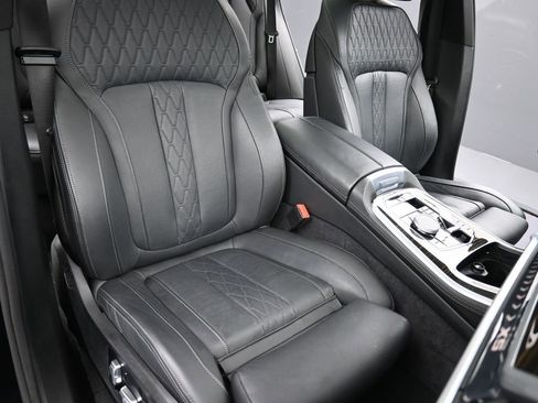 Used 2025 BMW X5 xDrive40i w/ M Sport Package image 22