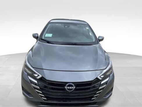 Used 2025 Nissan Versa SV image 9