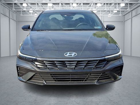 Certified 2025 Hyundai Elantra Sport FWD image 2
