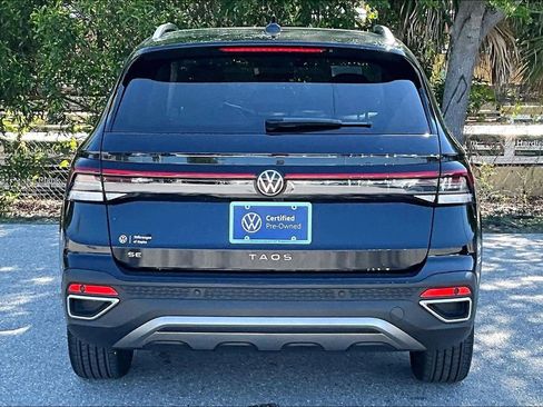 Certified 2025 Volkswagen Taos SE w/ Panoramic Sunroof Package image 6