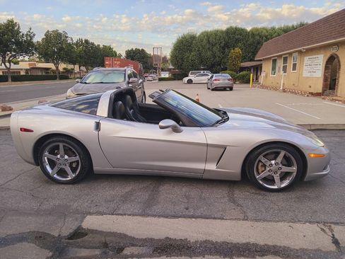 Used 2005 Chevrolet Corvette Coupe w/ Preferred Equipment Group RWD image 12