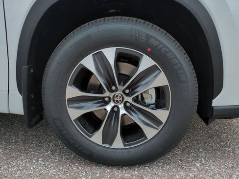 New 2026 Toyota Highlander XLE AWD/4WD image 11