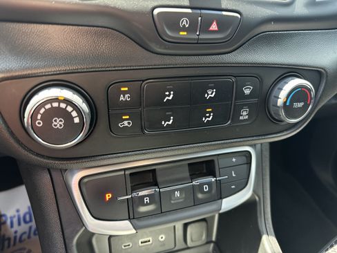 Used 2024 GMC Terrain SLE AWD/4WD image 15