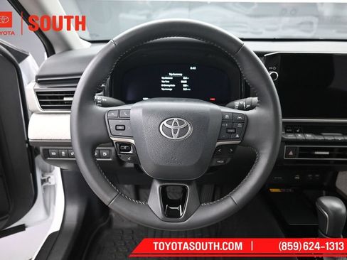 Used 2025 Toyota Camry XLE AWD/4WD image 21