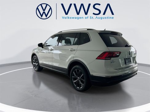 Certified 2022 Volkswagen Tiguan SE image 5