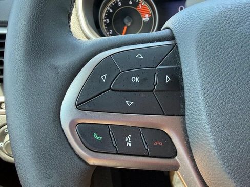 Used 2021 Jeep Cherokee Latitude Lux w/ Comfort/Convenience Group AWD/4WD image 17