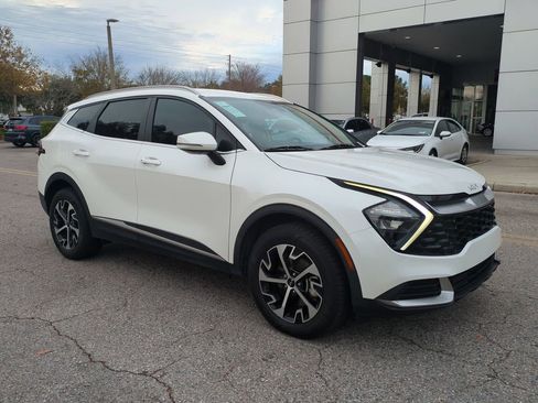 Used 2023 Kia Sportage EX image 3