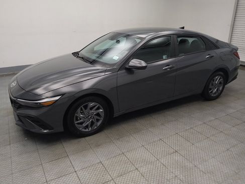 Used 2024 Hyundai Elantra SEL image 2