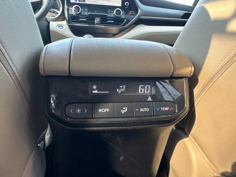 Used 2023 Toyota Highlander XLE FWD image 29