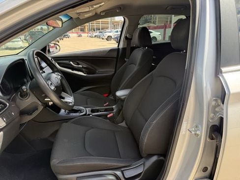 Used 2018 Hyundai Elantra GT FWD image 23