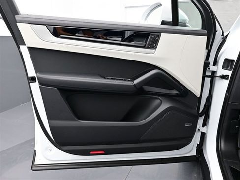 New 2026 Porsche Cayenne E-Hybrid image 7