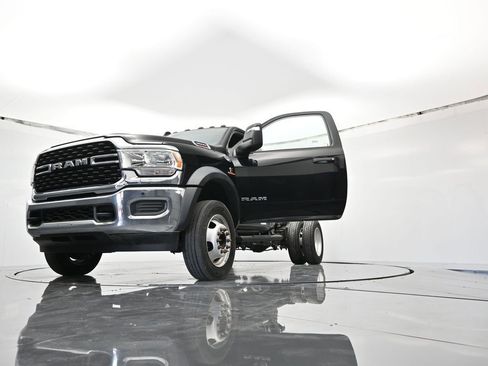 Used 2023 RAM 4500 SLT w/ Quick Order Package 2YG SLT RWD image 45