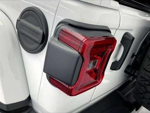 New 2025 Jeep Wrangler Unlimited Rubicon image 16