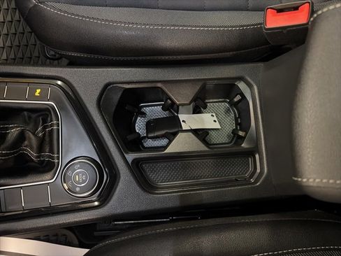 Certified 2025 Volkswagen Taos SE image 25