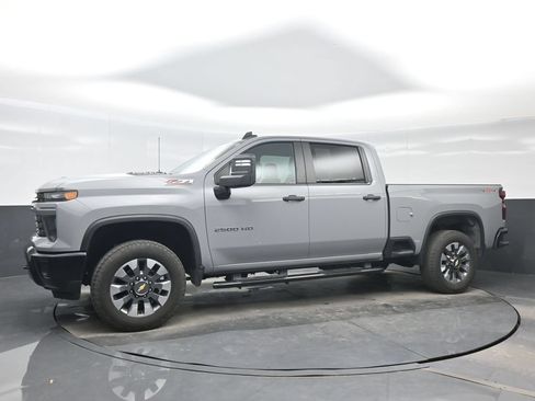 Used 2024 Chevrolet Silverado 2500 Custom w/ Custom Convenience Package AWD/4WD image 2