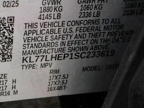 Used 2025 Chevrolet Trax LT w/ LT Convenience Package FWD image 32