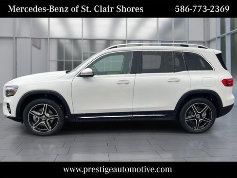 Used 2026 Mercedes-Benz GLB 250 4MATIC image 2