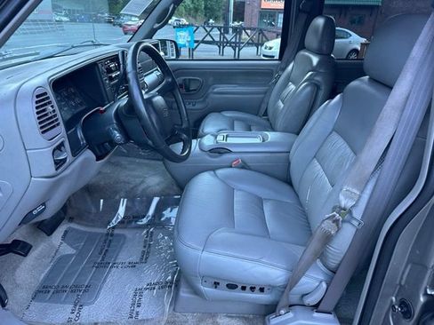Used 1999 Chevrolet Suburban 4WD image 9