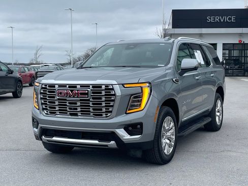 Used 2025 GMC Yukon Denali AWD/4WD image 3