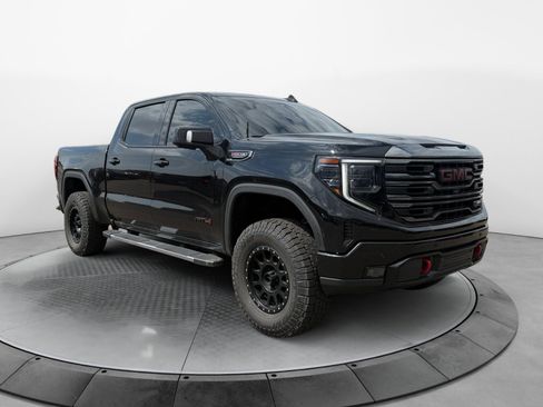 Used 2023 GMC Sierra 1500 AT4 w/ Technology Package AWD/4WD image 4