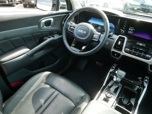 Certified 2023 Kia Sorento SX AWD/4WD image 9