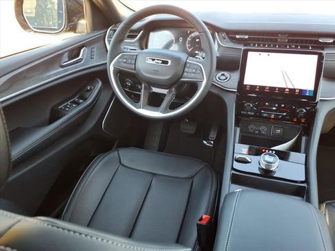 New 2025 Jeep Grand Cherokee L Limited w/ Luxury Tech Group II image 4