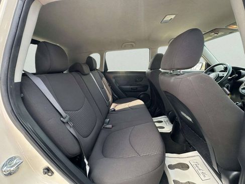 Used 2012 Kia Soul FWD image 19