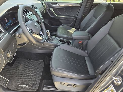 Used 2024 Volkswagen Tiguan SE R-Line image 17