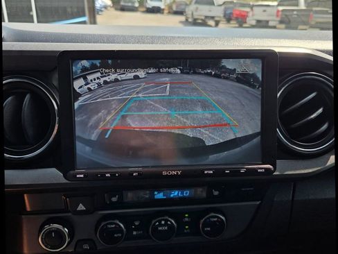 Used 2019 Toyota Tacoma TRD Off-Road w/ TRD Premium Off Road Package AWD/4WD image 30