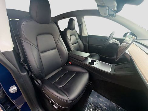 Used 2021 Tesla Model Y Long Range AWD/4WD image 31