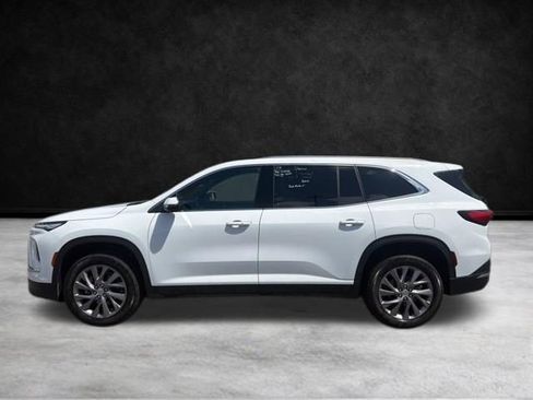 Used 2025 Buick Enclave Preferred image 9